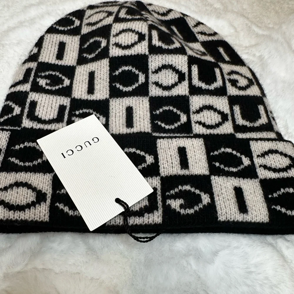 Gucci Chic Black and Cream Knit Beanie - Picture 5 of 9